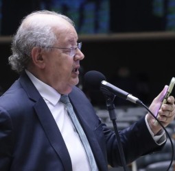 Economia brasileira pertence ao povo, diz Hauly