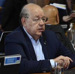 Luiz Carlos Hauly e a tributária: pai e porta-voz da reforma