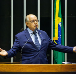 Deputado Hauly critica taxa de juros e cobra redução imediata