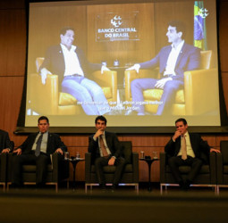 “Política de juros no Brasil tem que ser mais dura que em outros países”, diz Galípolo