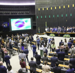 Deputado Hauly homenageia Voz do Brasil e faz apelo pelas crianças