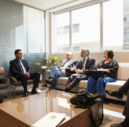 Hauly e lideranças debatem regulamentação da reforma tributária