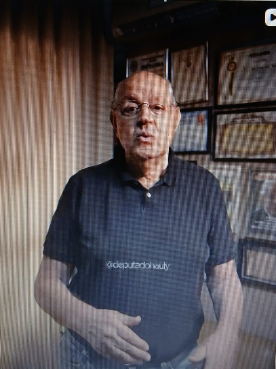 Deputado destaca medalhas que recebeu e sua experiência no Exército