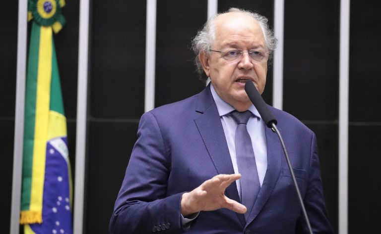 Projeto aumenta reserva de vagas para pessoas idosas nos transportes Texto será analisado pela Câmara e pelo Senado