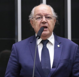 Comissão aprova projeto que permite a pequenas empresas cederem créditos a receber da administração pública