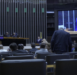 Hauly vota sim a projeto que beneficia de forma permanente a  Lei de Incentivo ao Esporte