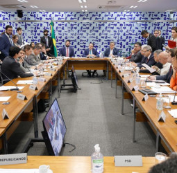 Contra IOF, Hauly diz que quem vai pagar a conta são os consumidores