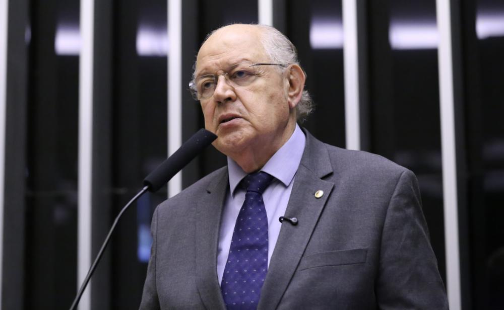 Governo propõe retirar autoescolas do processo de obtenção da CNH. Para Hauly, a medida é um grande equívoco