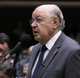 "Espero que o Senado tenha mais juízo", diz deputado sobre a PEC da Blindagem