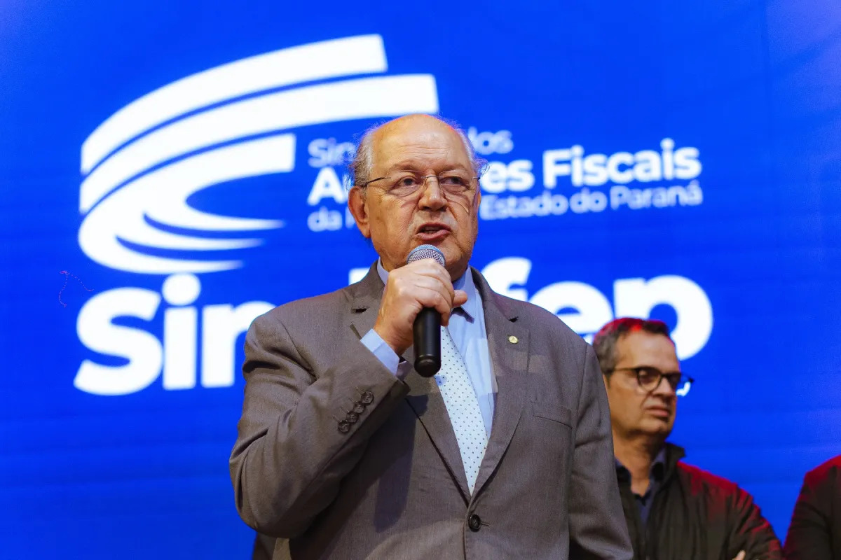 Sindafep presta homenagem ao Deputado Luiz Carlos Hauly em coquetel