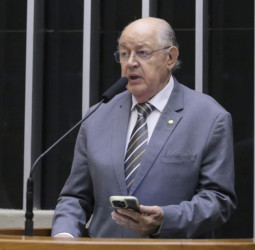 Brasil precisa de paz e democracia, diz Hauly em cerimônia que homenageia 80 dos militares brasileiros na 2ª Guerra Mundial