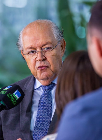 Hauly alerta para risco de socorro estatal ao BRB e cobra rigor do Banco Central