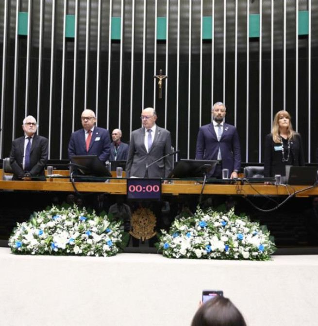 Em sessão solene, parlamentar presta homenagem à Associação e ao Sindicato dos Diplomatas Brasileiros