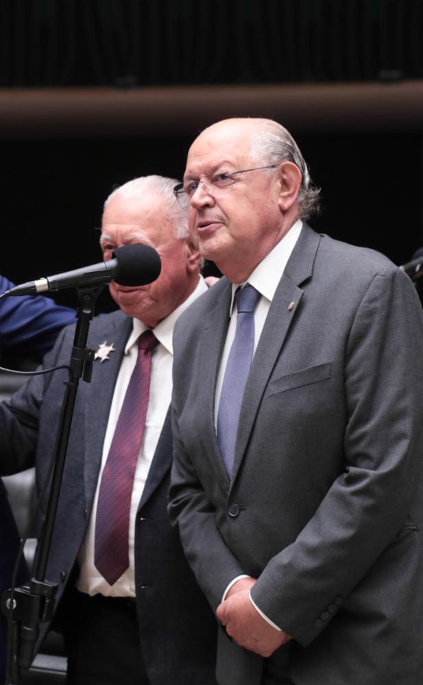 Deputado critica e lamenta empobrecimento do Legislativo