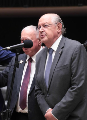 Deputado critica e lamenta empobrecimento do Legislativo