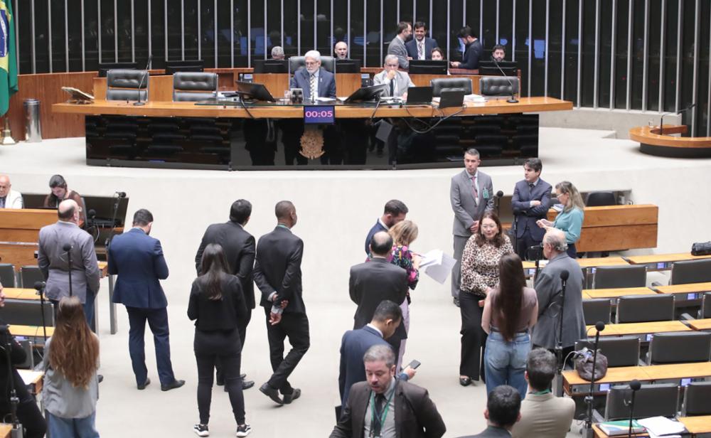 Câmara aprova proposta que regulamenta aposentadoria compulsória de empregados públicos aos 75 anos